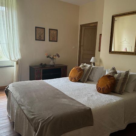 Le Patio Des Senteurs Bed & Breakfast Verzeille Bagian luar foto