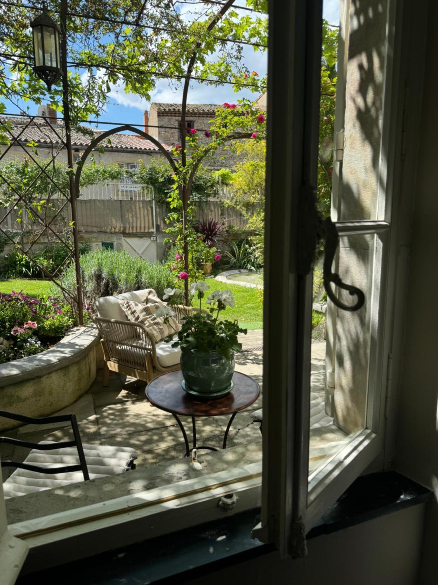 Le Patio Des Senteurs Bed & Breakfast Verzeille Bagian luar foto
