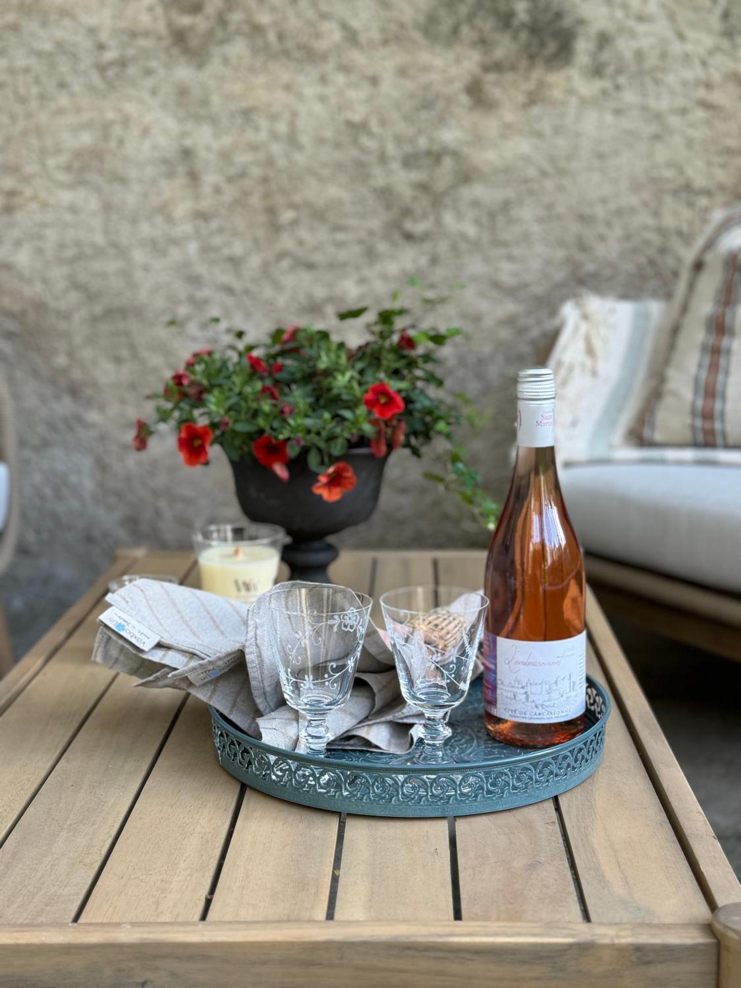 Le Patio Des Senteurs Bed & Breakfast Verzeille Bagian luar foto